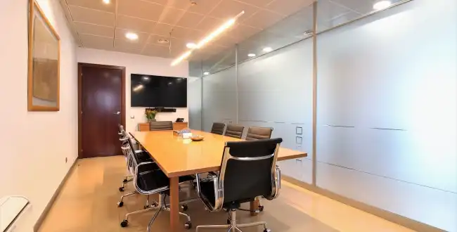 Büro zur Miete in Girona mit Klimaanlage, Heizung und Balkon