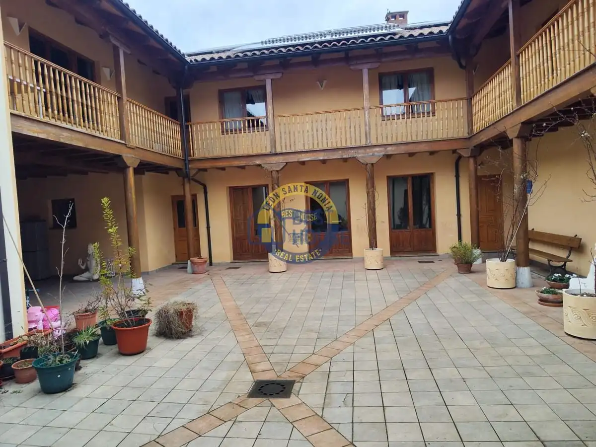 Vista exterior de Casa o chalet en venta en Villaquilambre con Calefacción, Jardín privado y Parquet