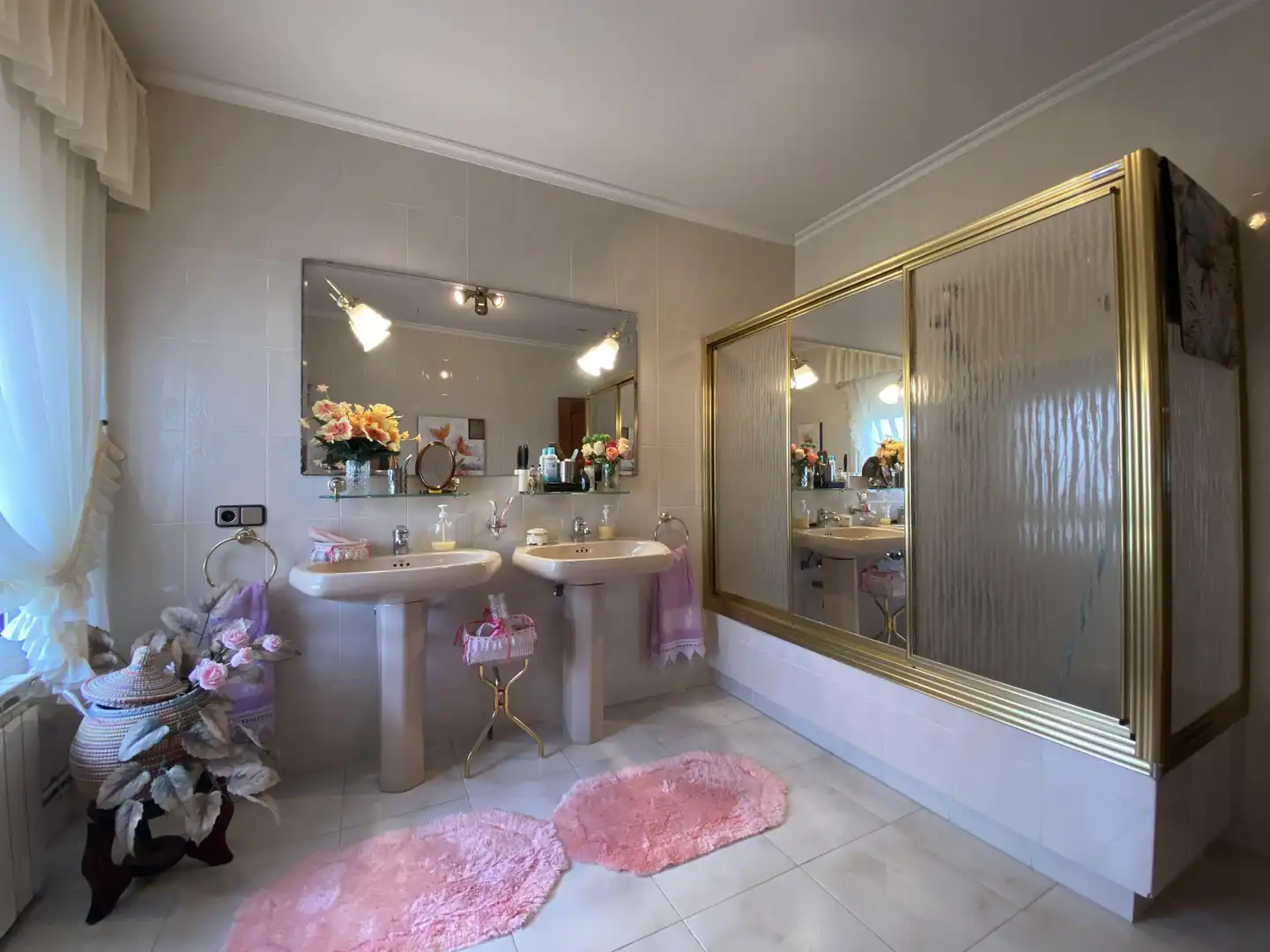 Bathroom of Detached homes for sale in Torrelavega   with Heating, Private garden and Parquet flooring