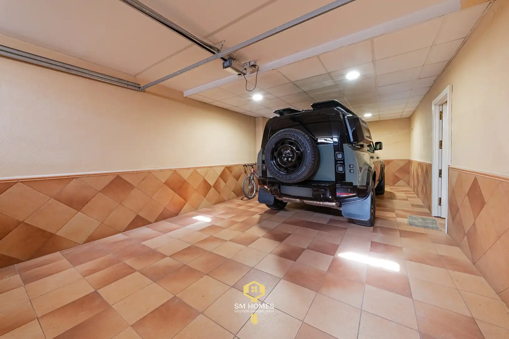 Parking de Casa adosada en venta en Coslada con Calefacción, Jardín privado y Terraza