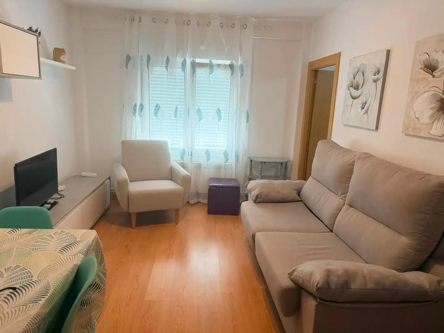Living room of Flat for sale in Torrelavega   with Heating, Parquet flooring and Furnished