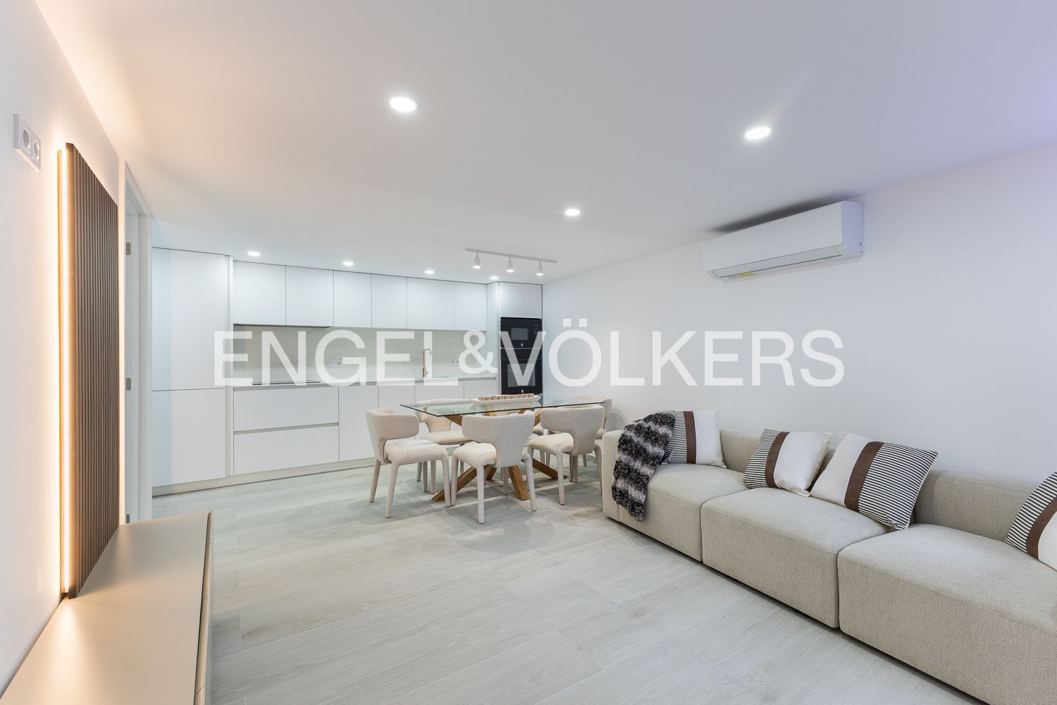 Casa adosada de lloguer a Carrer del Perú, Zona Avenida Alta - Auditorio