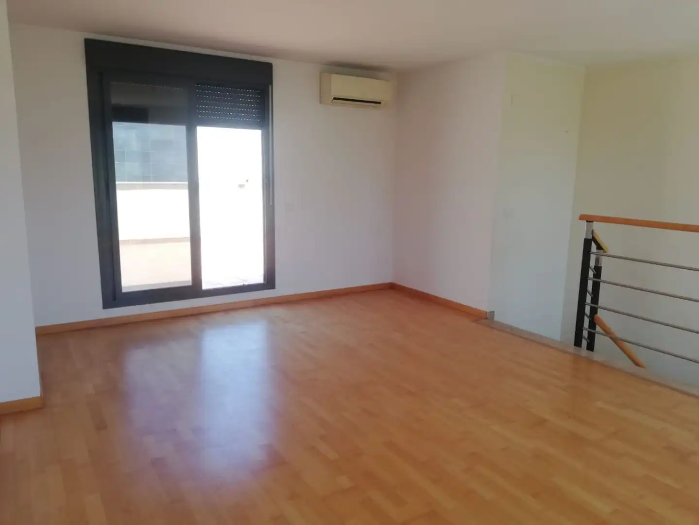 Dormitori de Casa adosada en venda en Castellón de la Plana / Castelló de la Plana amb Aire condicionat, Terrassa i Balcó