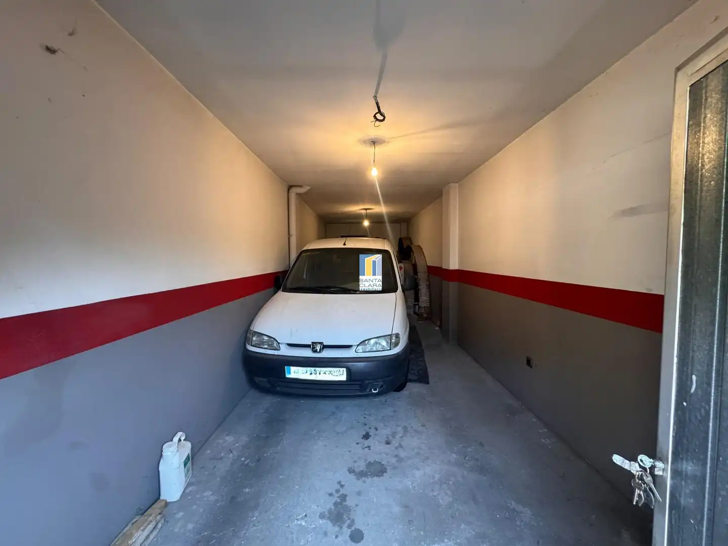 Aparcament de Casa adosada en venda en Zamora Capital  amb Calefacció, Jardí privat i Parquet