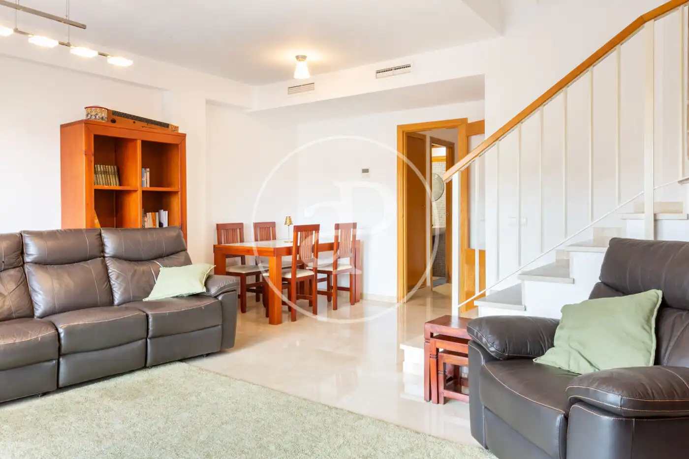 Sala de estar de Casa adosada en venta en Chiva con Aire acondicionado, Calefacción y Jardín privado