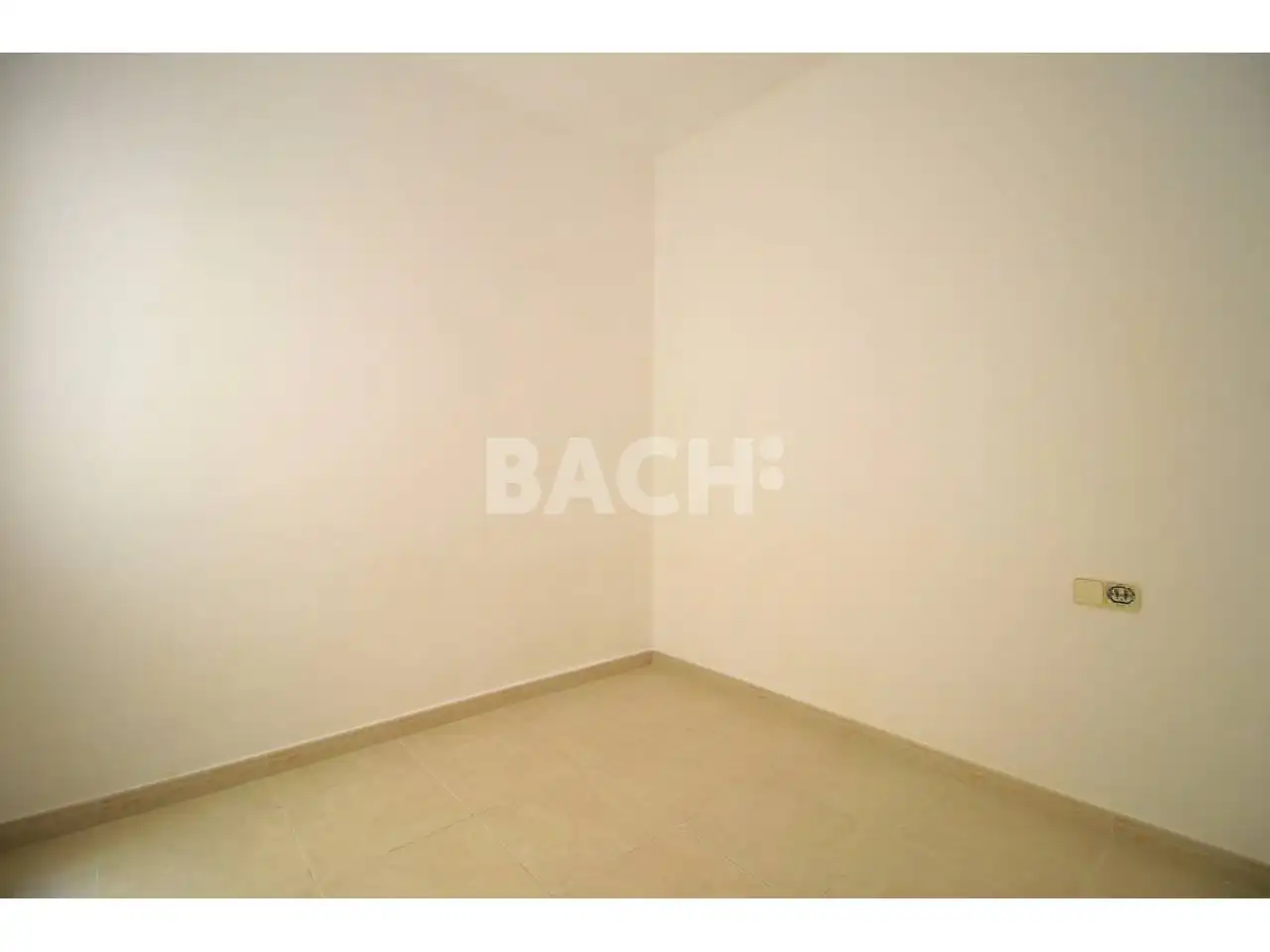 Flat for sale in Vic  with Heating and Balcony