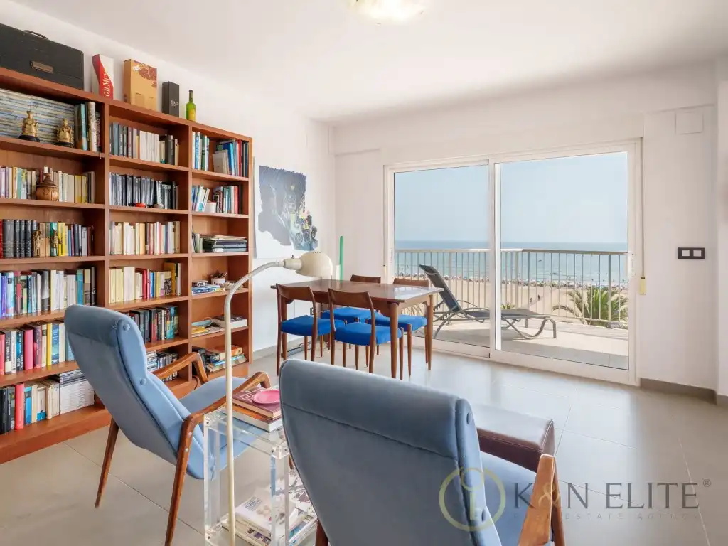 Flat with terrace for sale in Paseo Maritim Neptu