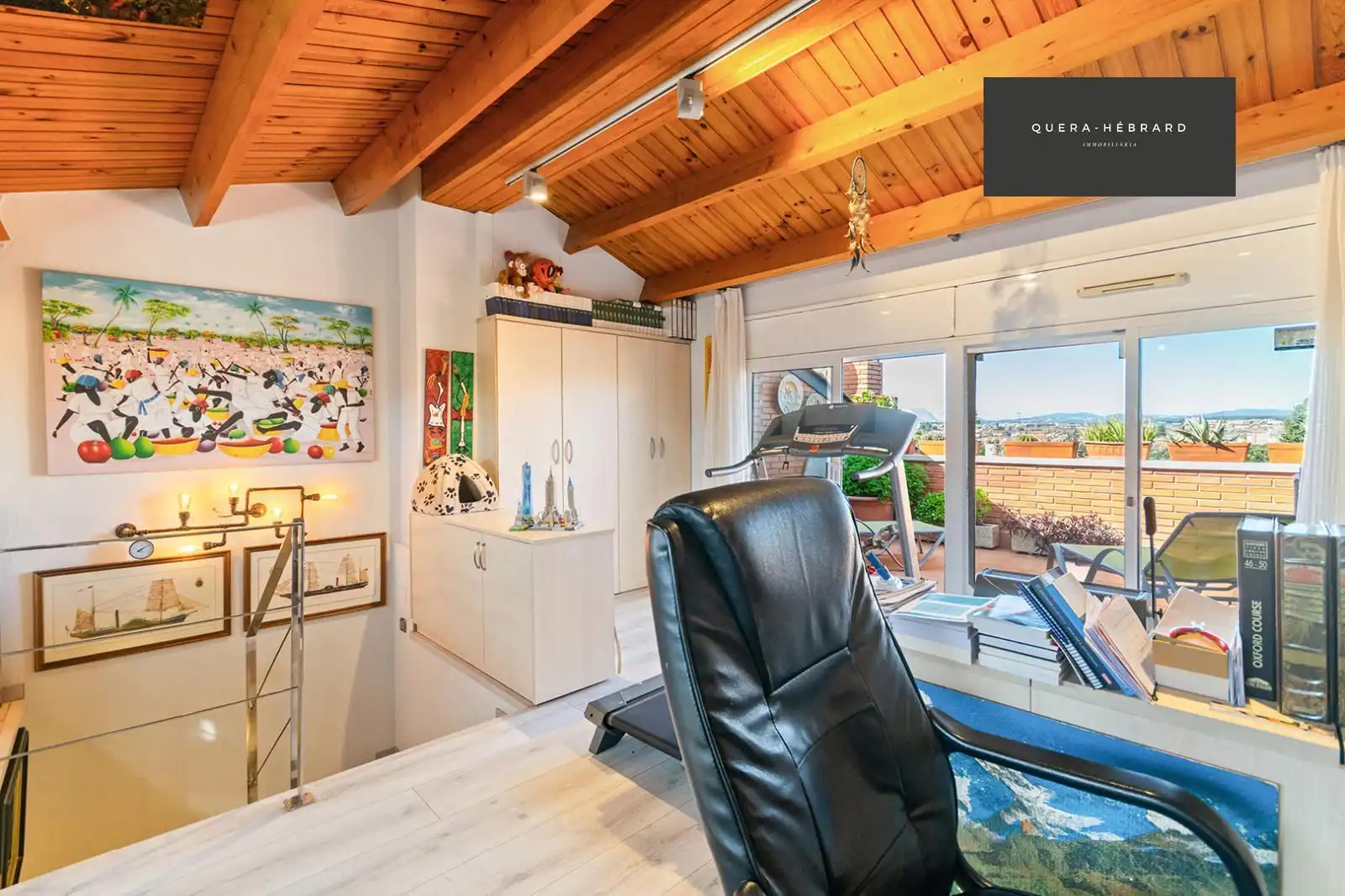 Sala de estar de Casa adosada en venta en Sant Cugat del Vallès con Calefacción, Parquet y Terraza