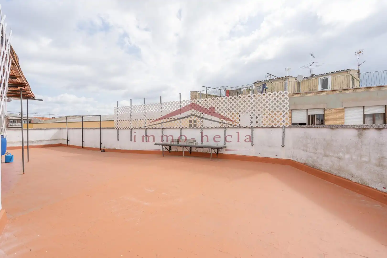 Terrasse von Einfamilien-Reihenhaus zum Verkauf in Vilanova del Camí mit Heizung, Terrasse und Abstellraum