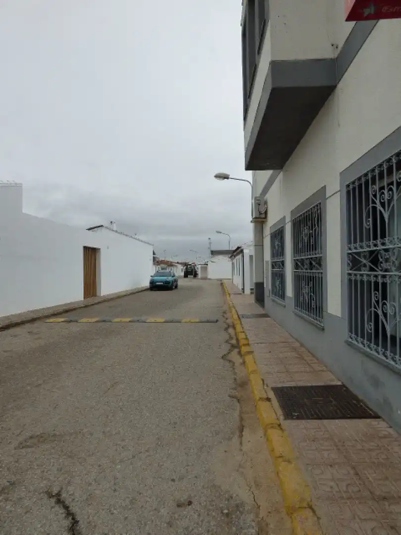 Vista exterior de Local en venda en Badajoz amb Aire condicionat