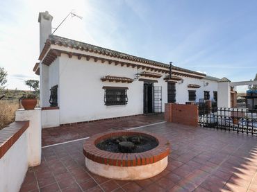 Casa rústica amb jardí en venda a 18320