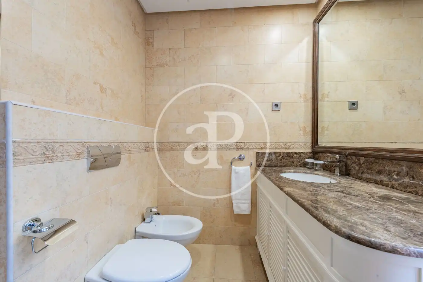 Bathroom of Flat for rent in Madrid  with Air Conditioner, Heating and Terrace