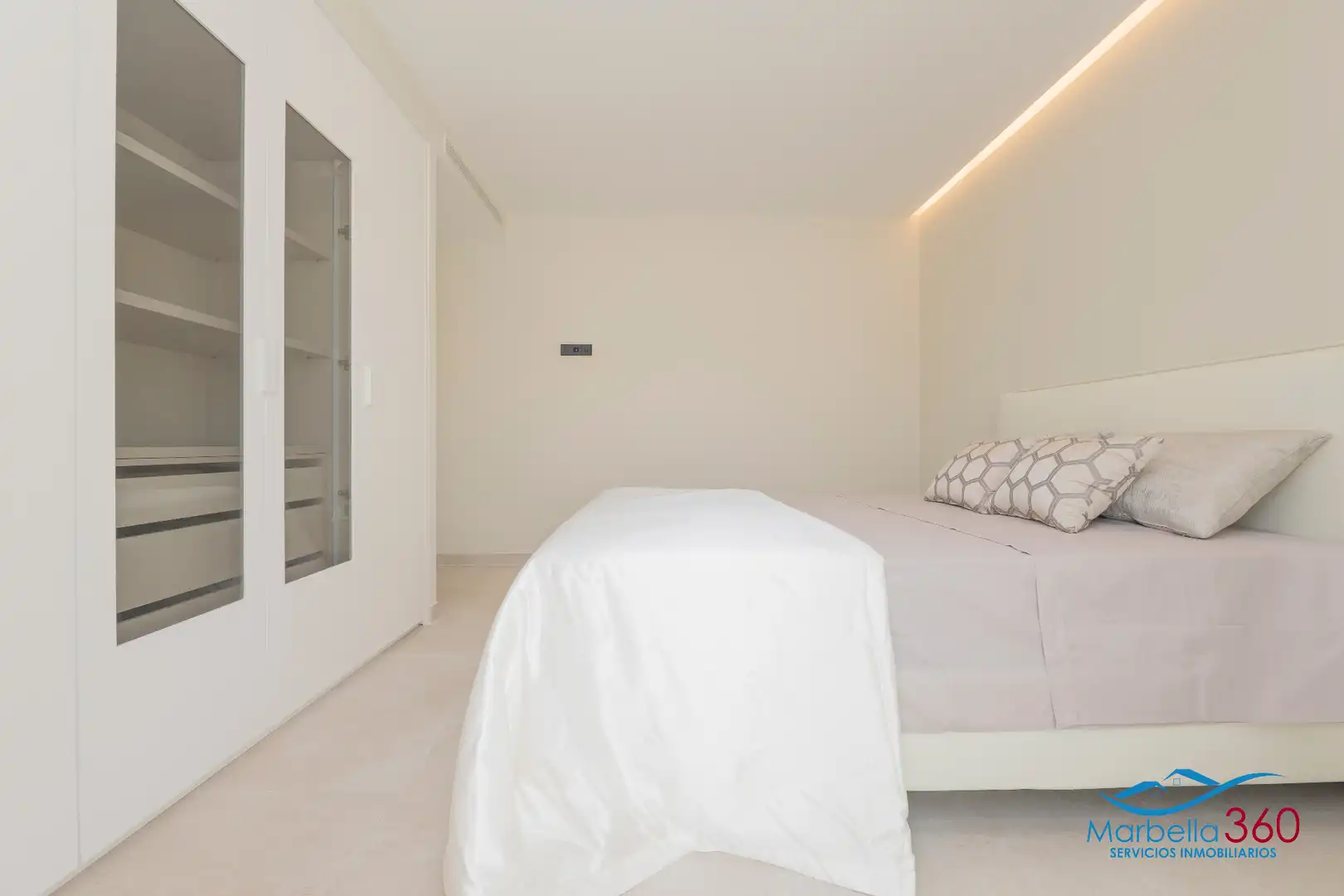 Habitación de Casa o chalet en venta en Estepona con Aire acondicionado, Calefacción y Jardín privado
