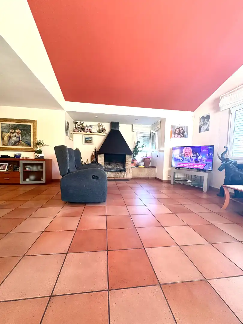 Sala de estar de Casa o chalet en venta en Rubí con Aire acondicionado, Calefacción y Jardín privado