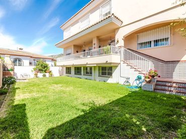 Casa a schiera con balcone in vendita a Av. Inmaculada Concepción