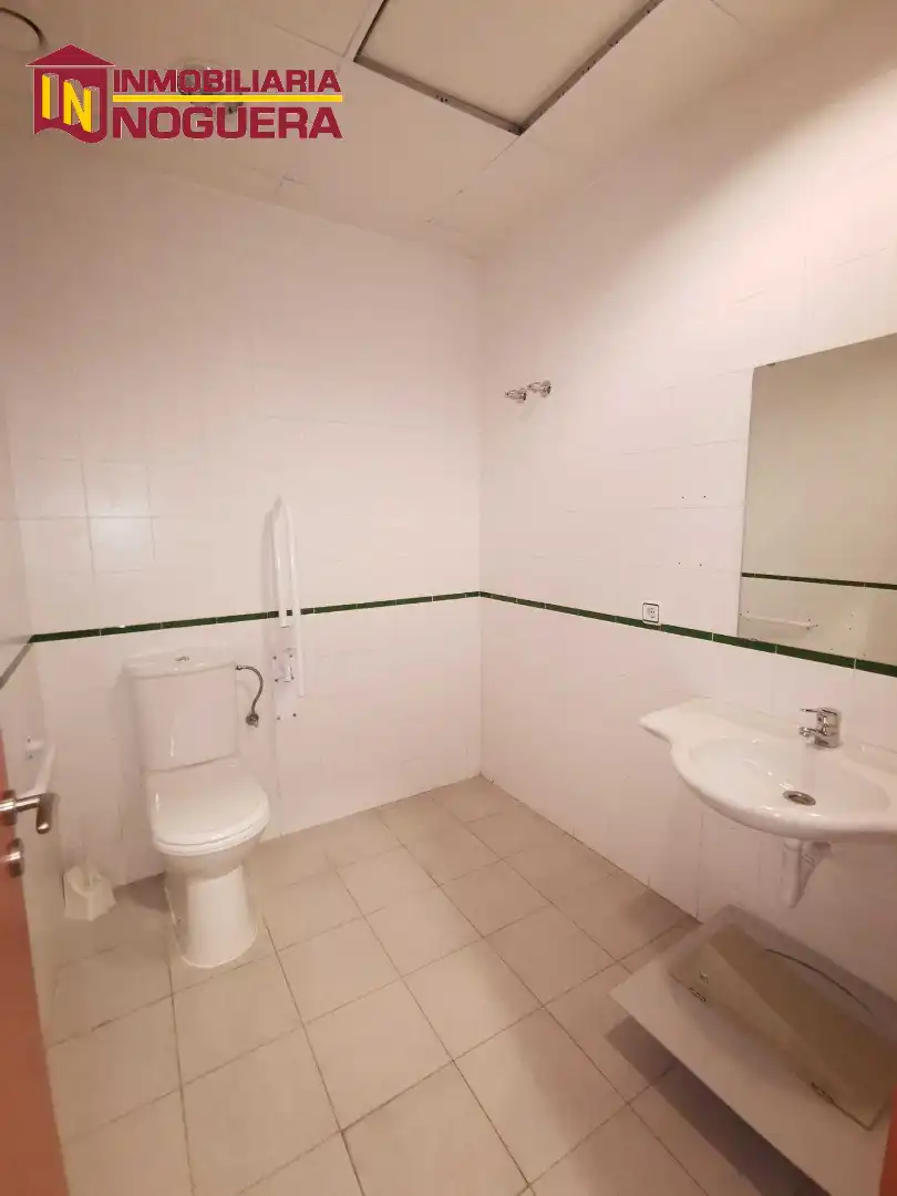 Badezimmer von Gebäude zur Miete in Écija