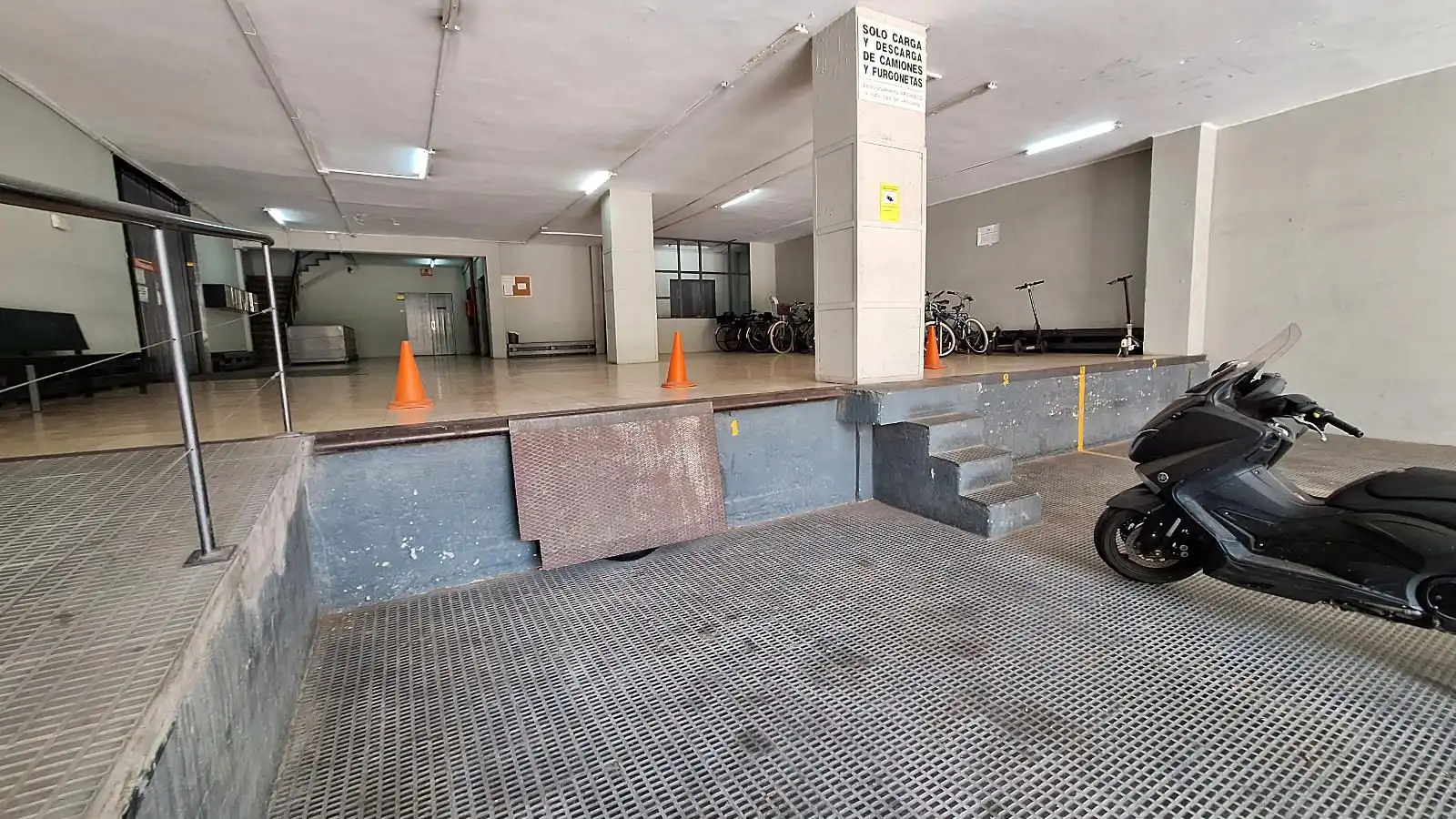 Parking de Nave industrial de alquiler en Barcelona