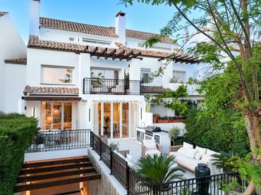 Adosado con piscina en venta en Milla de Oro