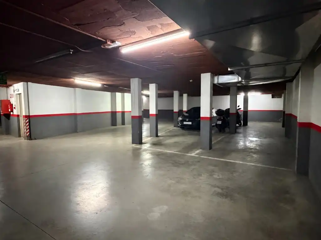 Aparcament de Garatge en venda en La Devesa