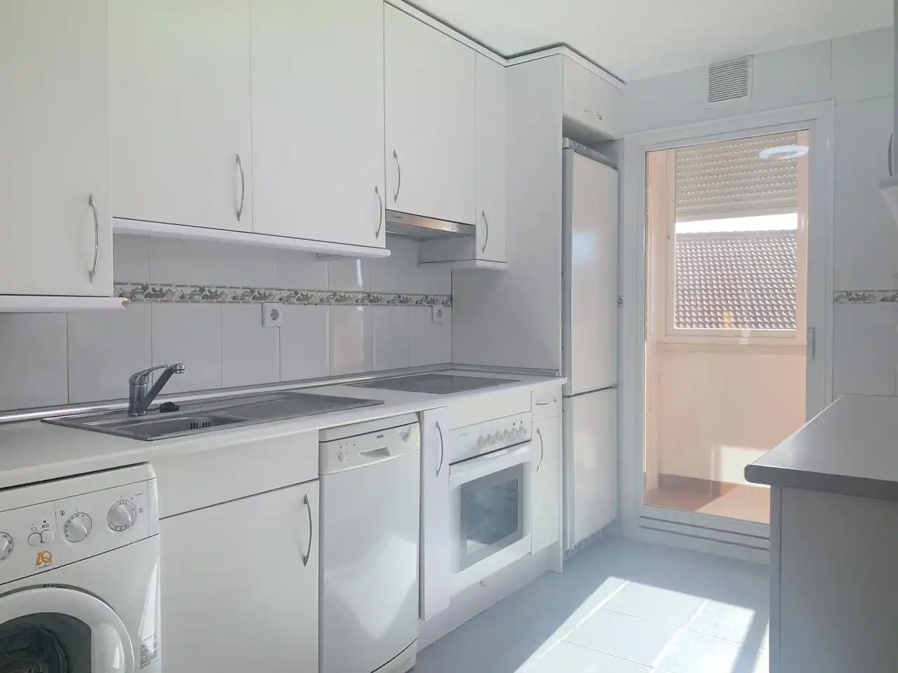 Cocina de Piso de alquiler en Manzanares El Real con Parquet, Terraza y Piscina comunitaria