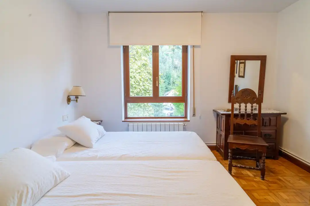Habitación de Piso en venta en Cabezón de la Sal con Calefacción y Balcón