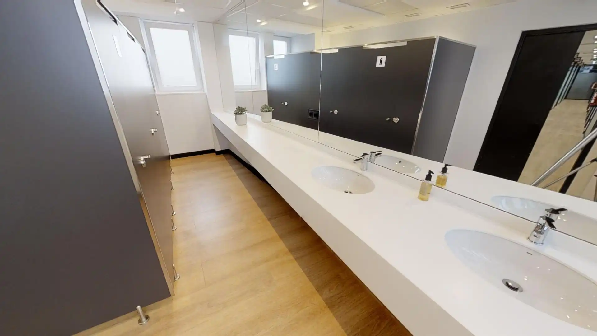 Baño de Oficina de alquiler en Cambre  con Aire acondicionado y Calefacción