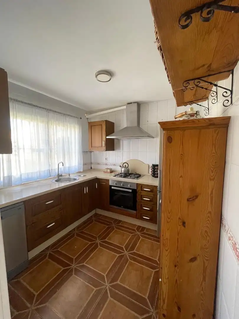 Cocina de Casa adosada de alquiler en Algeciras con Piscina comunitaria