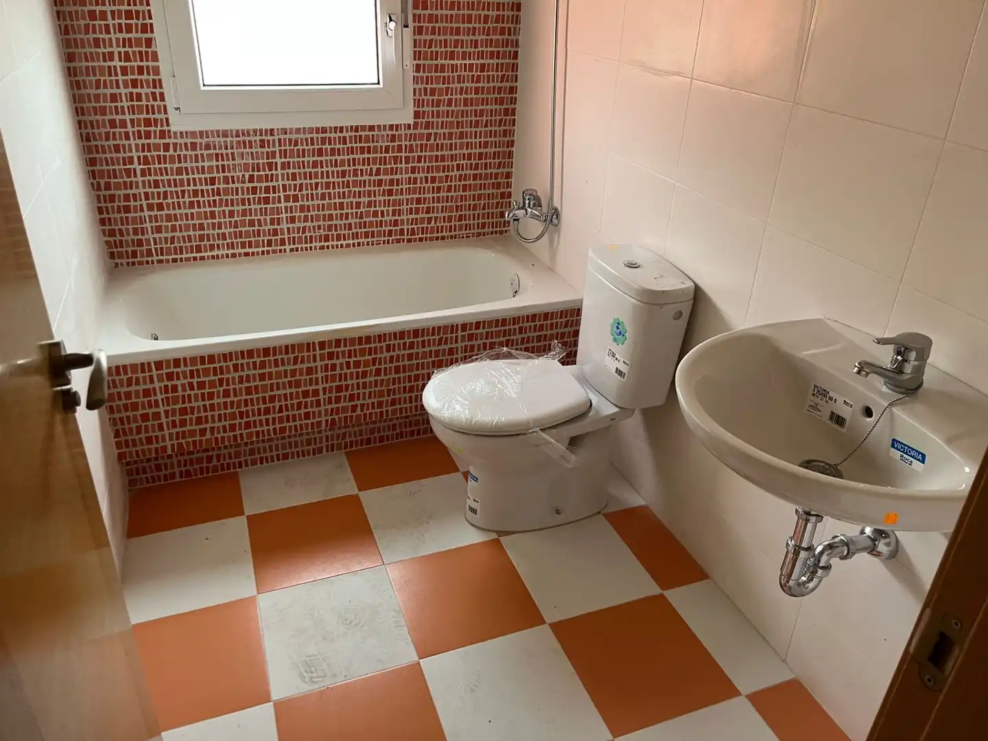 Bathroom of Houses for sale in Sanchidrián  with Private garden and Terrace