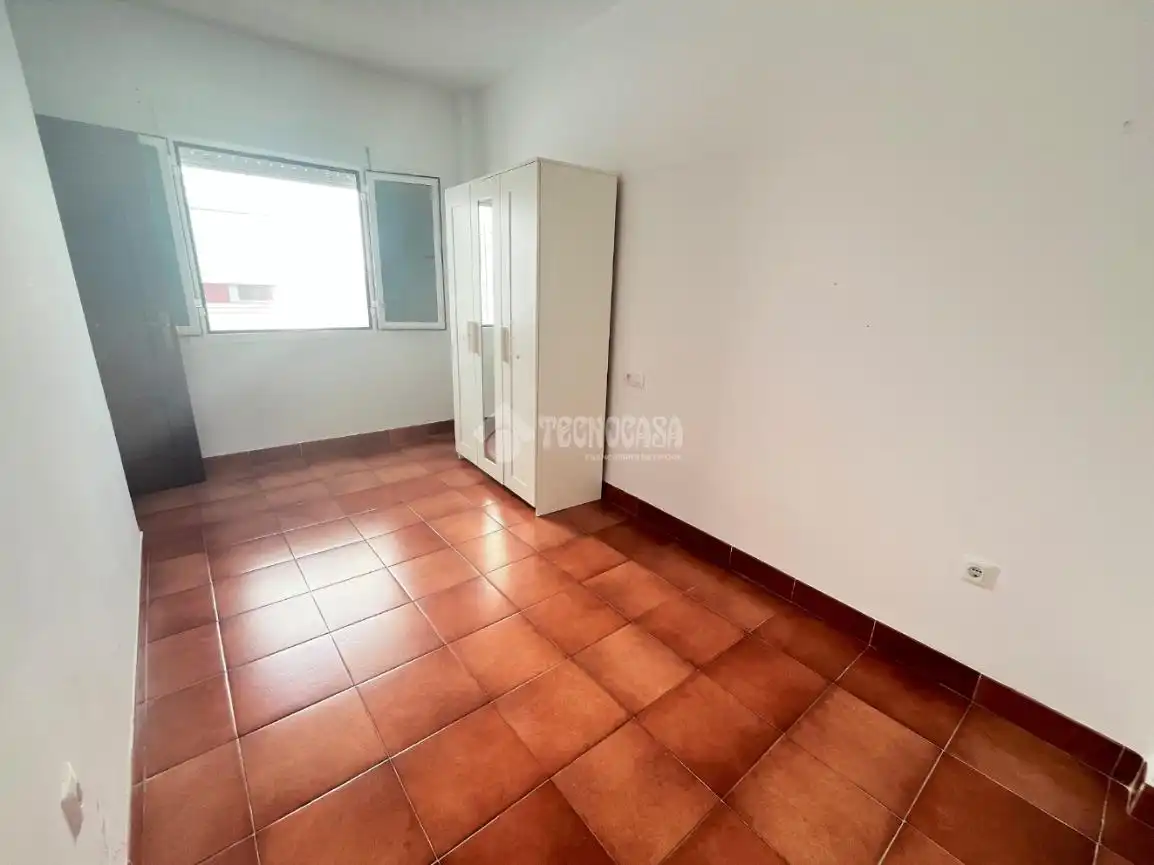 Dormitori de Casa adosada en venda en San Fernando amb Terrassa i Balcó