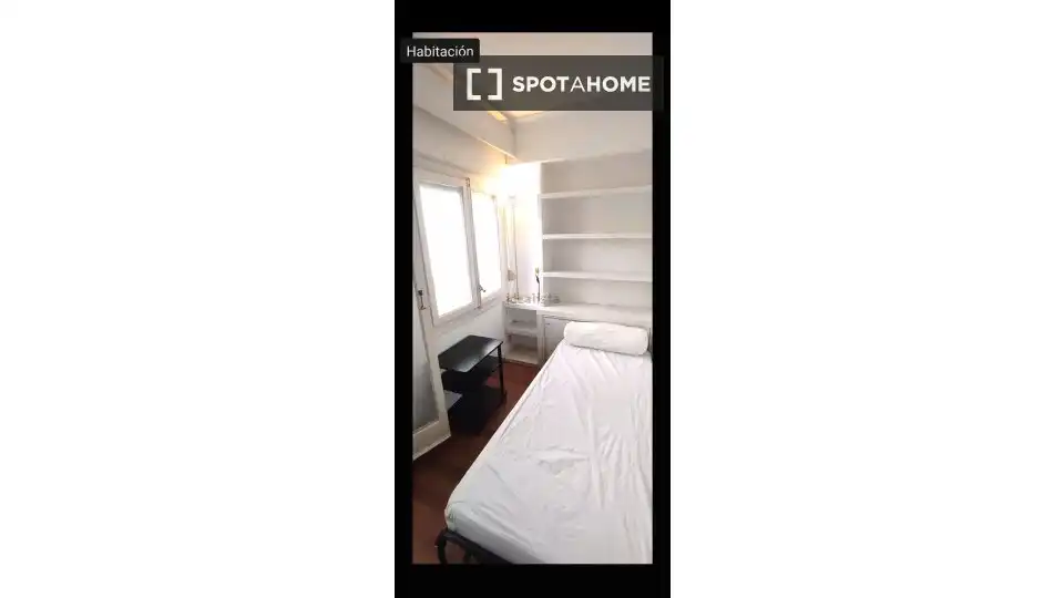 Appartamento con terrazza in affitto a Ciutat Vella, imagen 9