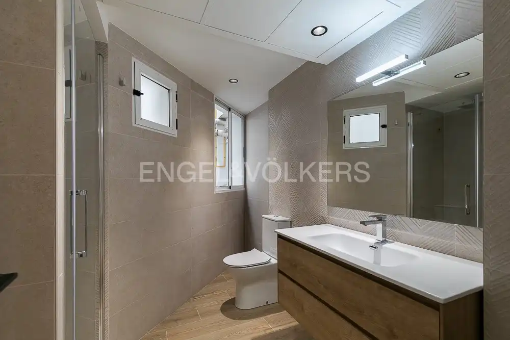 Baño de Ático de alquiler en Valencia con Aire acondicionado, Calefacción y Se aceptan mascotas