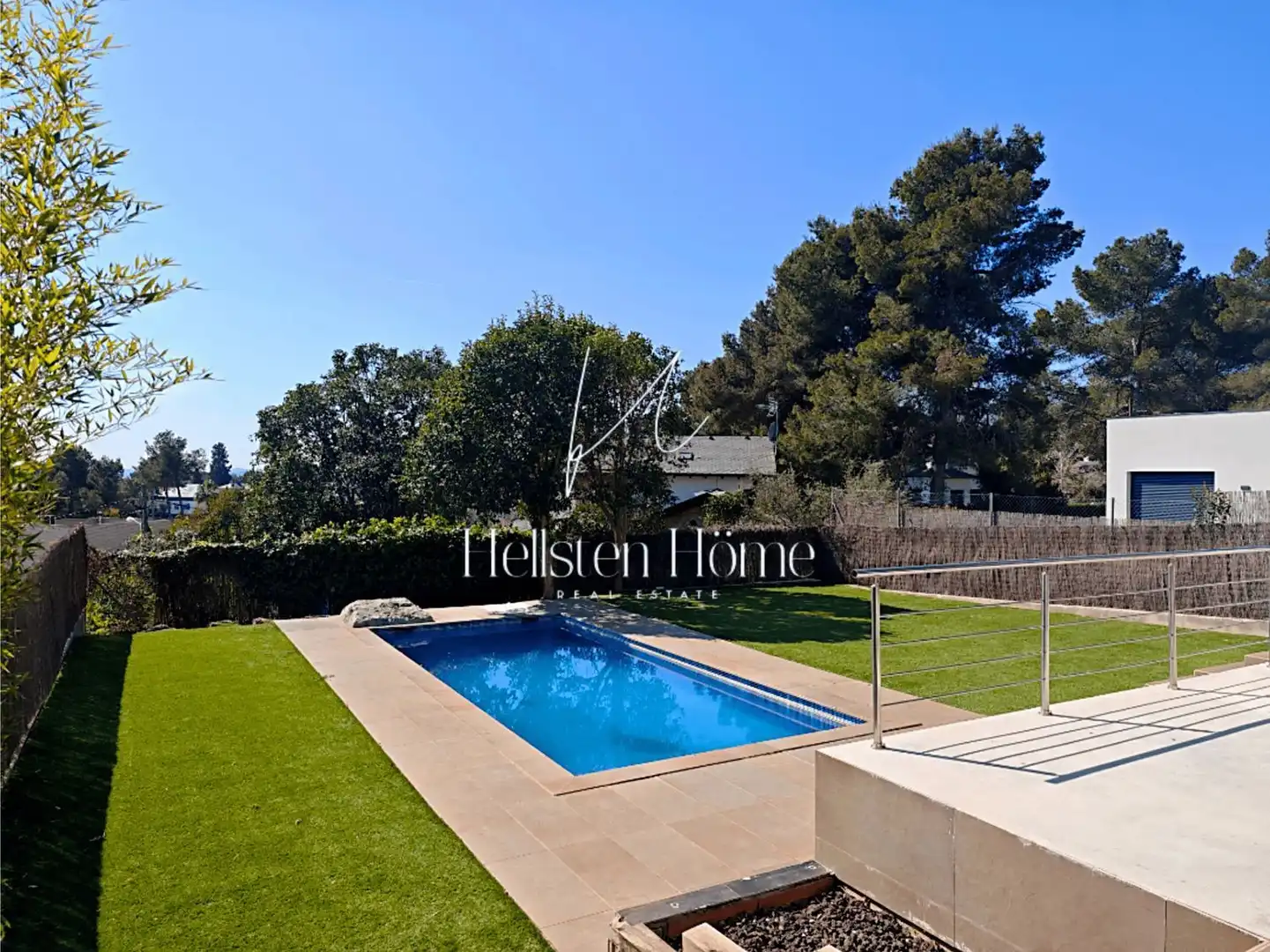Piscina de Casa o xalet en venda en Corbera de Llobregat amb Jardí privat, Terrassa i Traster