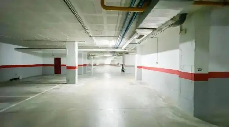 Parking de Piso en venta en Málaga con Aire acondicionado, Parquet y Piscina comunitaria