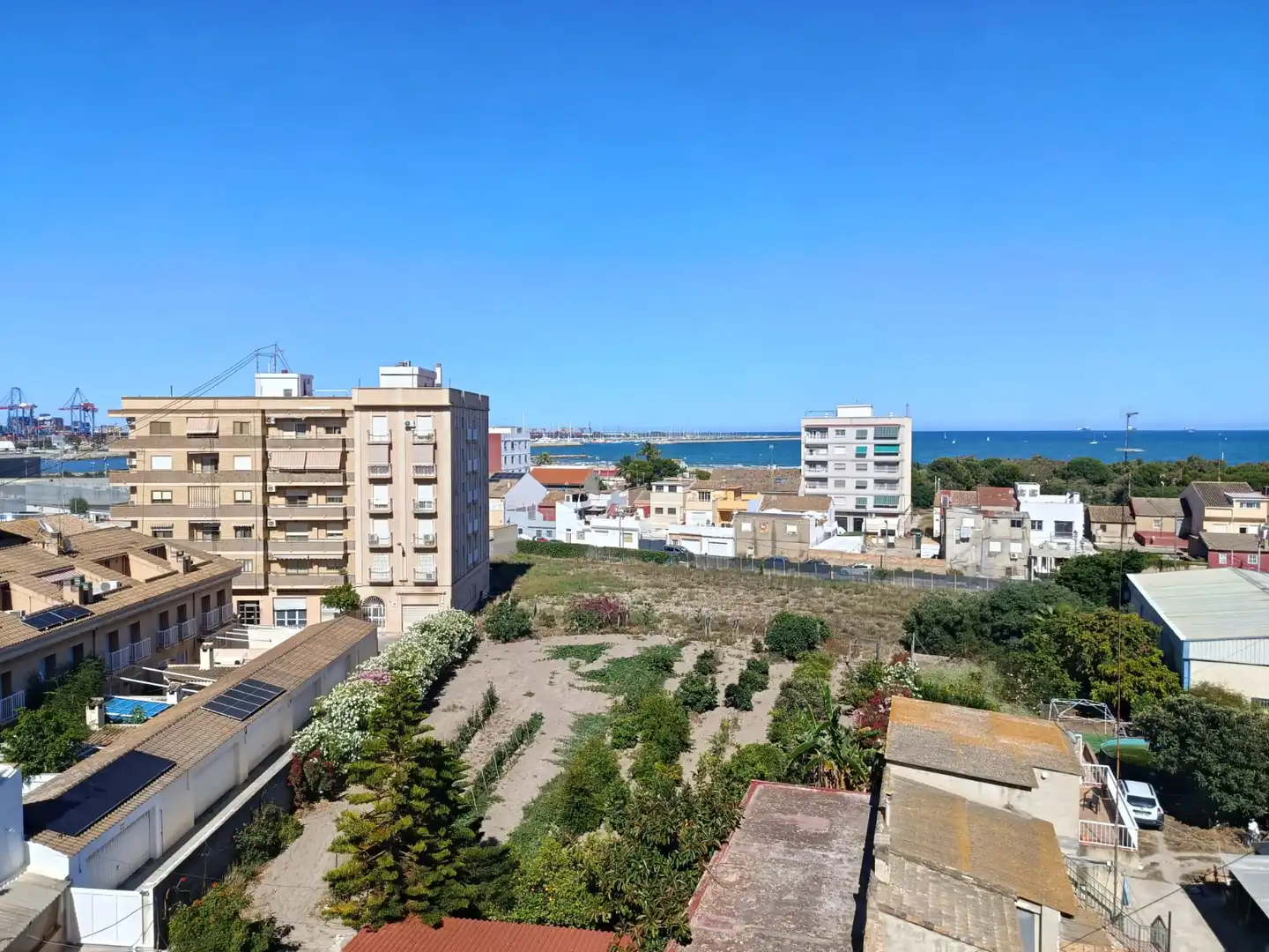 Außenansicht von Wohnung zum Verkauf in Valencia mit Klimaanlage, Heizung und Balkon
