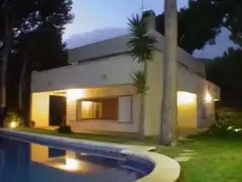 Außenansicht von Haus oder Chalet zur Miete in Castelldefels mit Klimaanlage, Privatgarten und Parkett