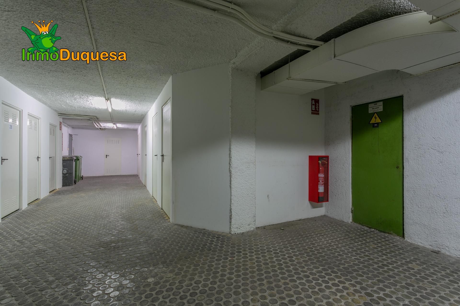 Box room for sale in  Granada Capital
