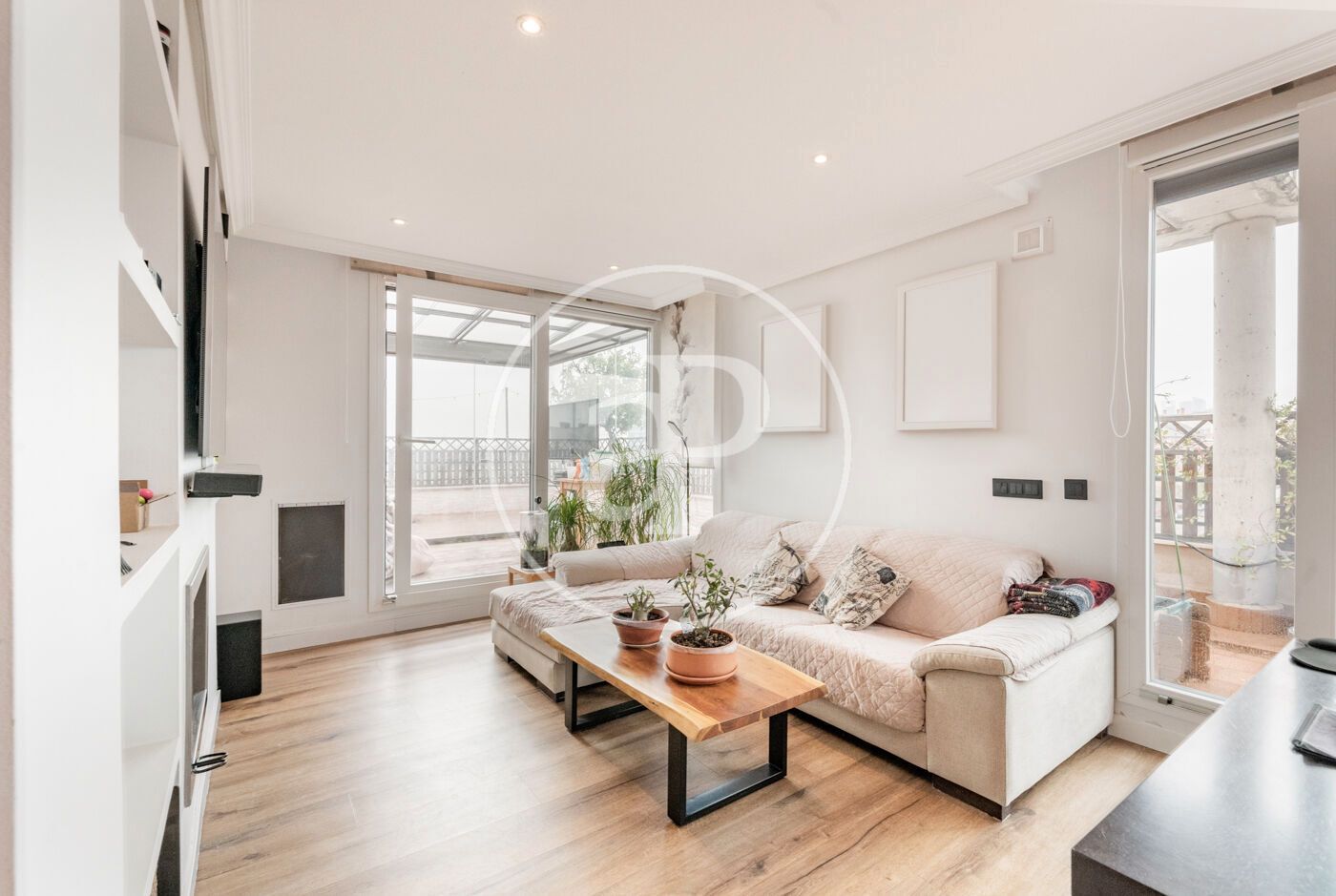 Sala d'estar de Àtic en venda en  Madrid Capital amb Aire condicionat, Calefacció i Jardí privat