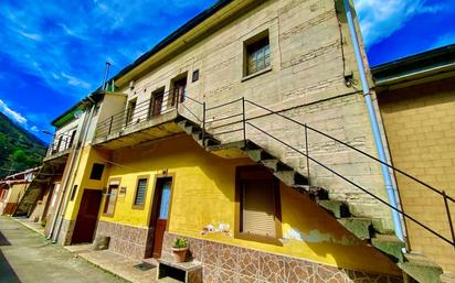 Vista exterior de Pis en venda en Mieres (Asturias)