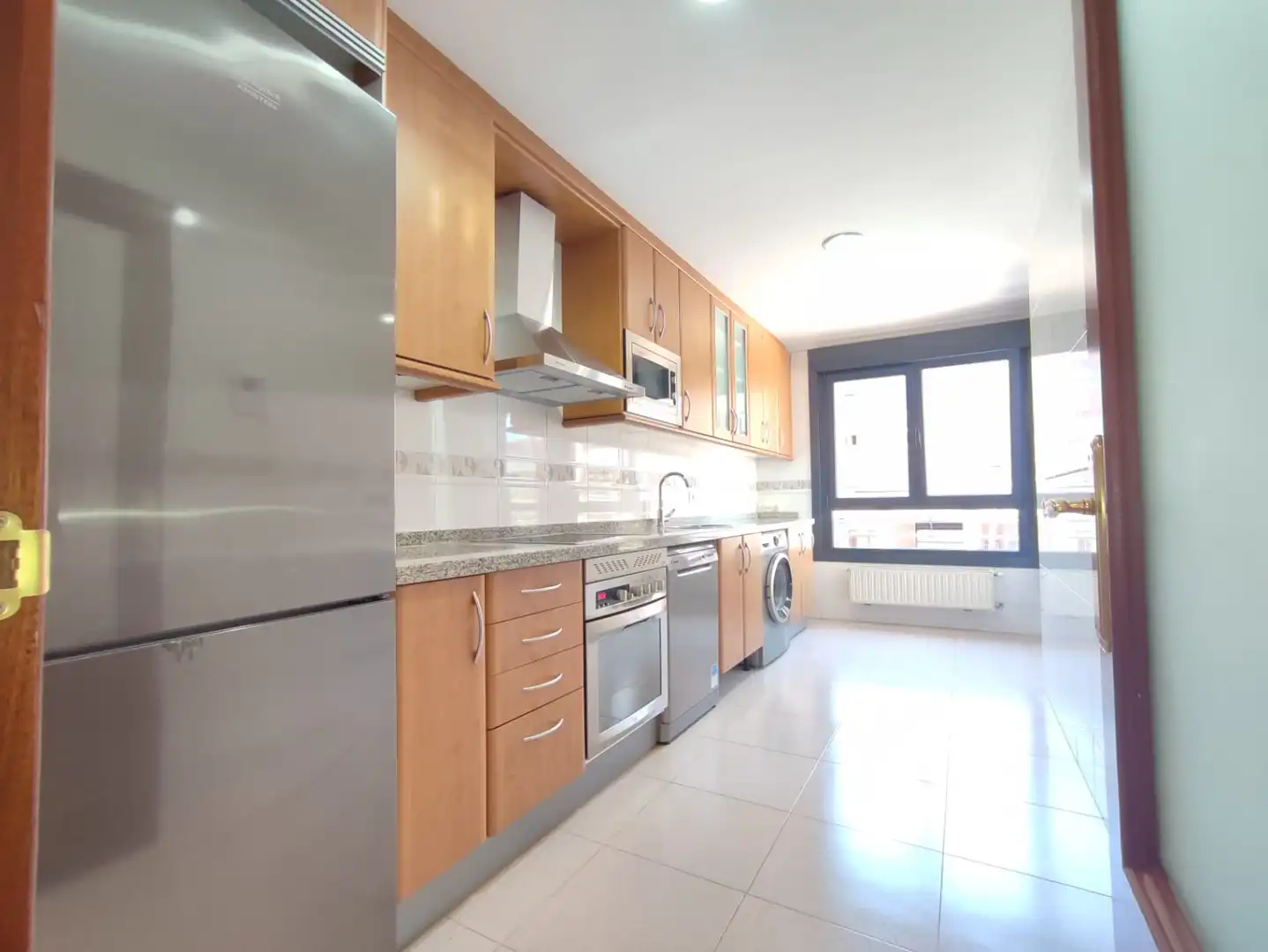 Cocina de Piso de alquiler en Gijón  con Calefacción, Parquet y Terraza