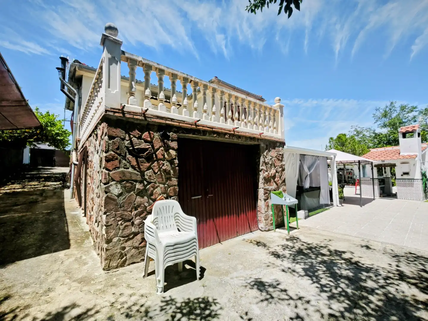 Vista exterior de Casa o chalet en venta en El Casar de Escalona con Aire acondicionado, Calefacción y Jardín privado