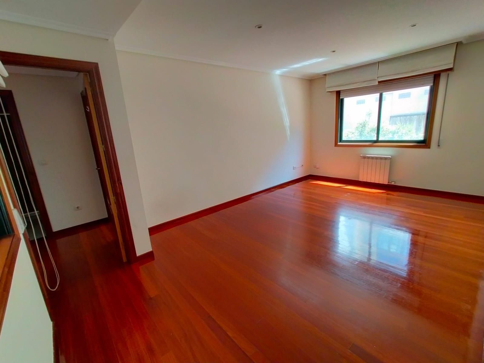 Bedroom of Apartment to rent in Vigo   with Heating, Parquet flooring and Storage room