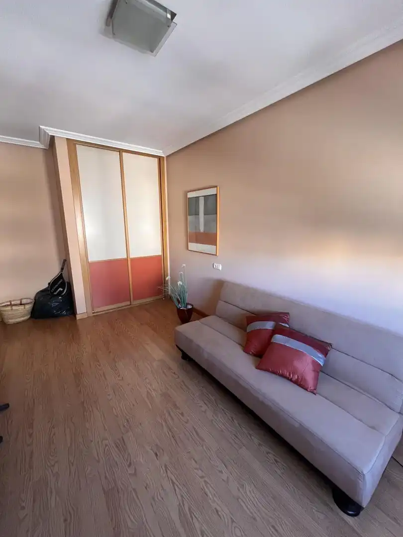 Habitación de Piso en venta en Plasencia con Aire acondicionado, Terraza y Amueblado