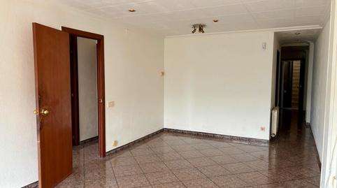 Foto 2 de Piso en venta en Carrer del Besòs, Les Arenes - La Grípia  Can Montllor, Barcelona