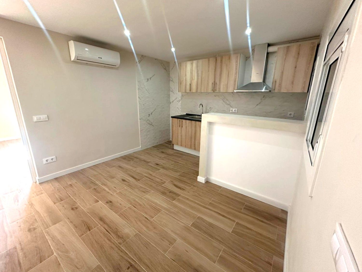 Kitchen of Flat for sale in Santa Coloma de Gramenet  with Parquet flooring, Balcony and Alarm