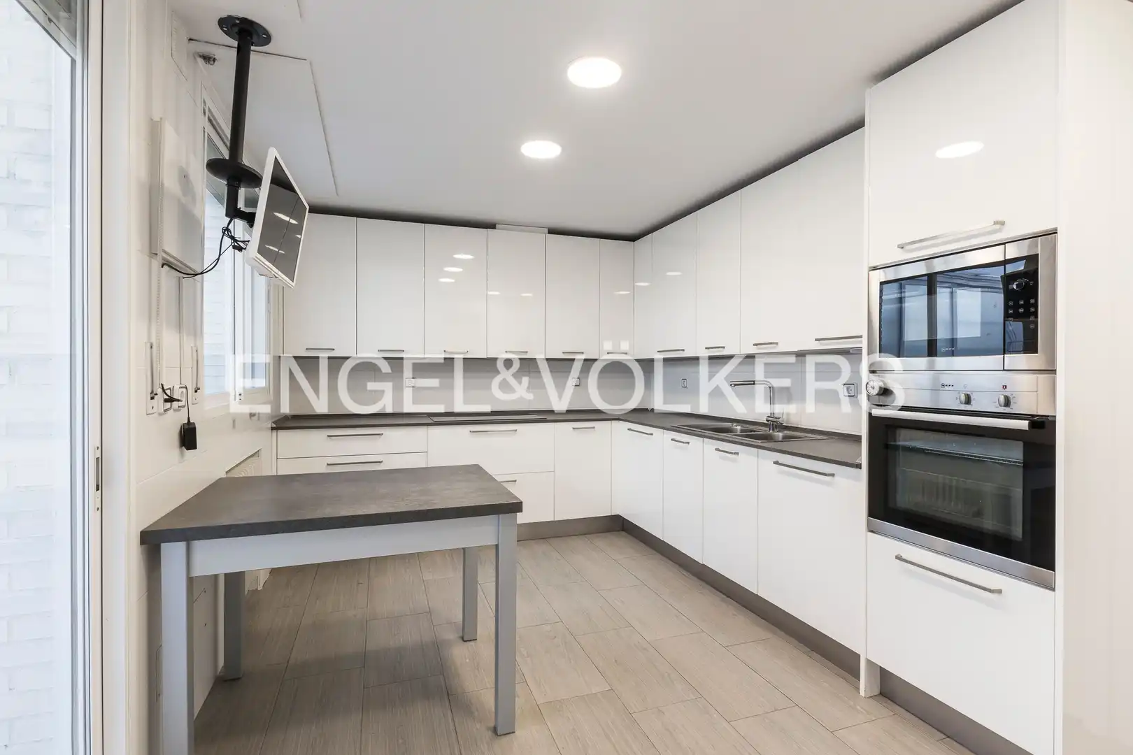 Cocina de Casa o chalet de alquiler en Madrid con Calefacción, Jardín privado y Terraza