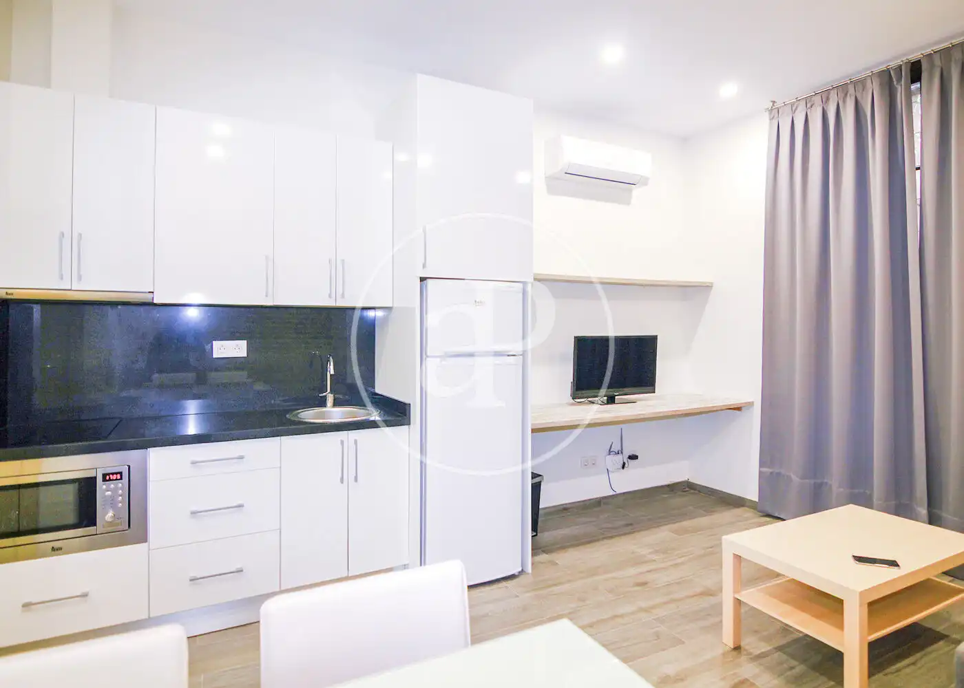 Cuina de Pis en venda en Barcelona amb Aire condicionat, Calefacció i Moblat