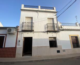 Vista exterior de Casa o xalet en venda en La Luisiana amb Balcó