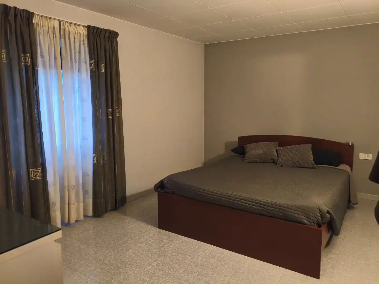 Habitación de Casa adosada en venta en Banyoles con Aire acondicionado y Jardín privado