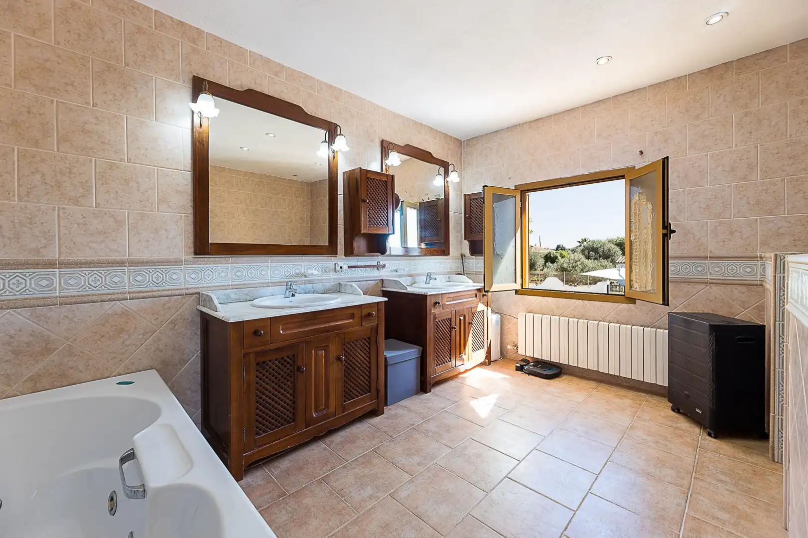 Badezimmer von Country house zum Verkauf in  Palma de Mallorca mit Klimaanlage, Heizung und Privatgarten