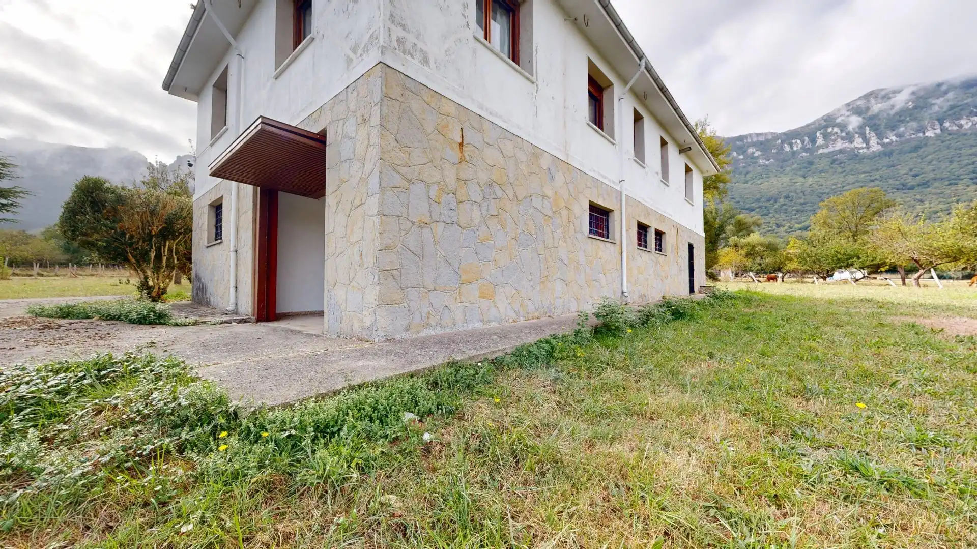 Vista exterior de Casa o xalet en venda en Valle de Mena amb Calefacció, Jardí privat i Terrassa